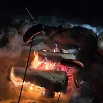 Alpesi faház Traditional Finnish Lakeside Off-grid