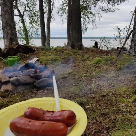 Traditional Finnish Lakeside Off-grid Chalet *