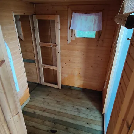 Traditional Finnish Lakeside Off-grid Joensuu