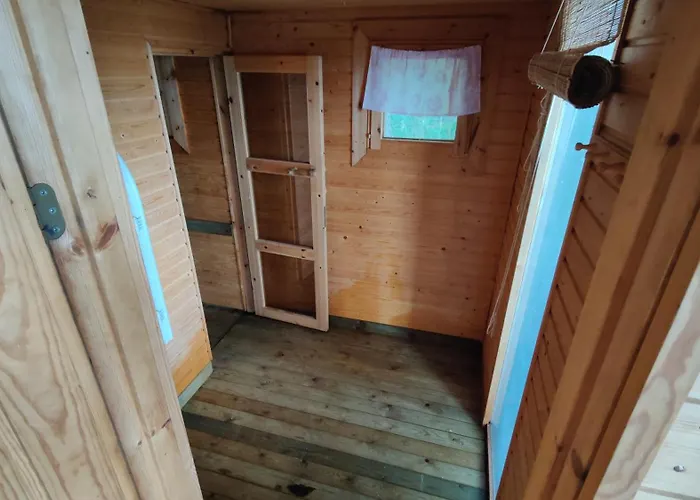 Traditional Finnish Lakeside Off-grid Joensuu