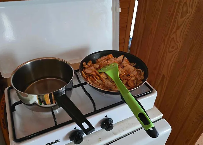 Traditional Finnish Lakeside Off-grid Chalet